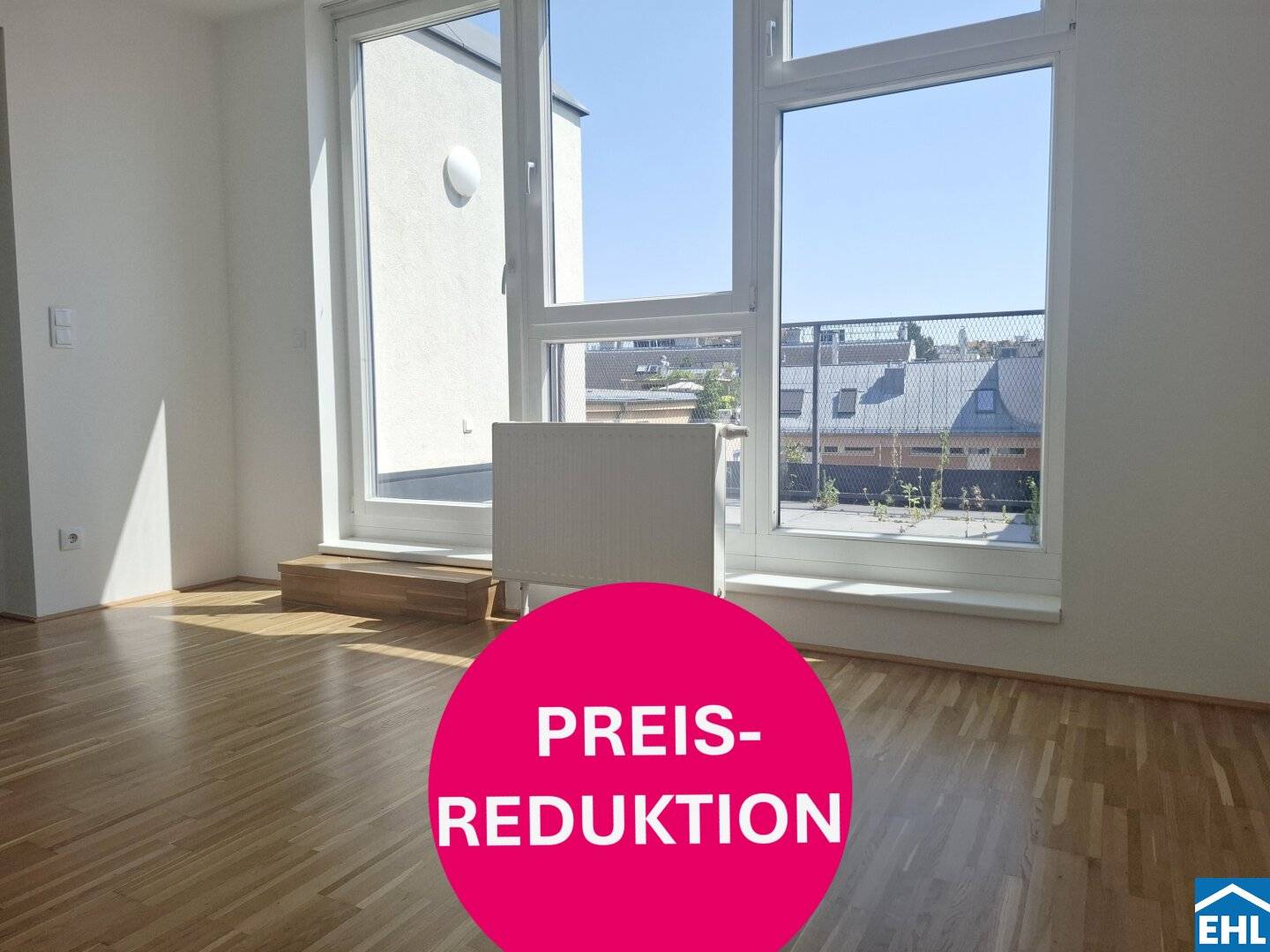 Helle Wohnung mit Terrasse und Parkett im sanierten Fabrikensemble