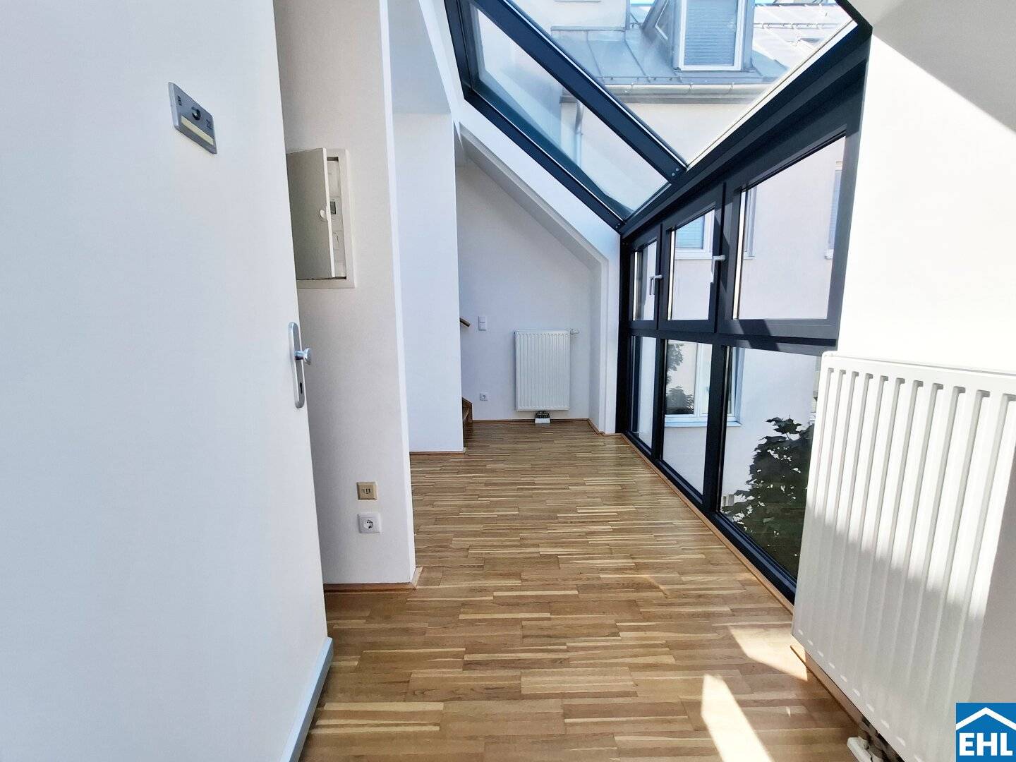 Bright investment apartment with terrace and underground parking in Meidling