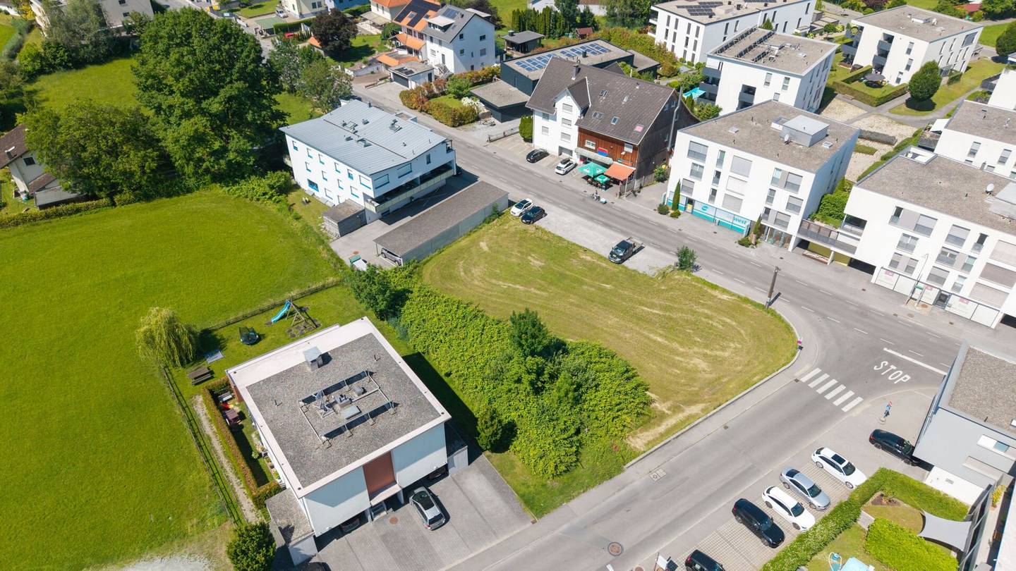 Helle Etagenwohnung mit Loggia in zentraler Lage
