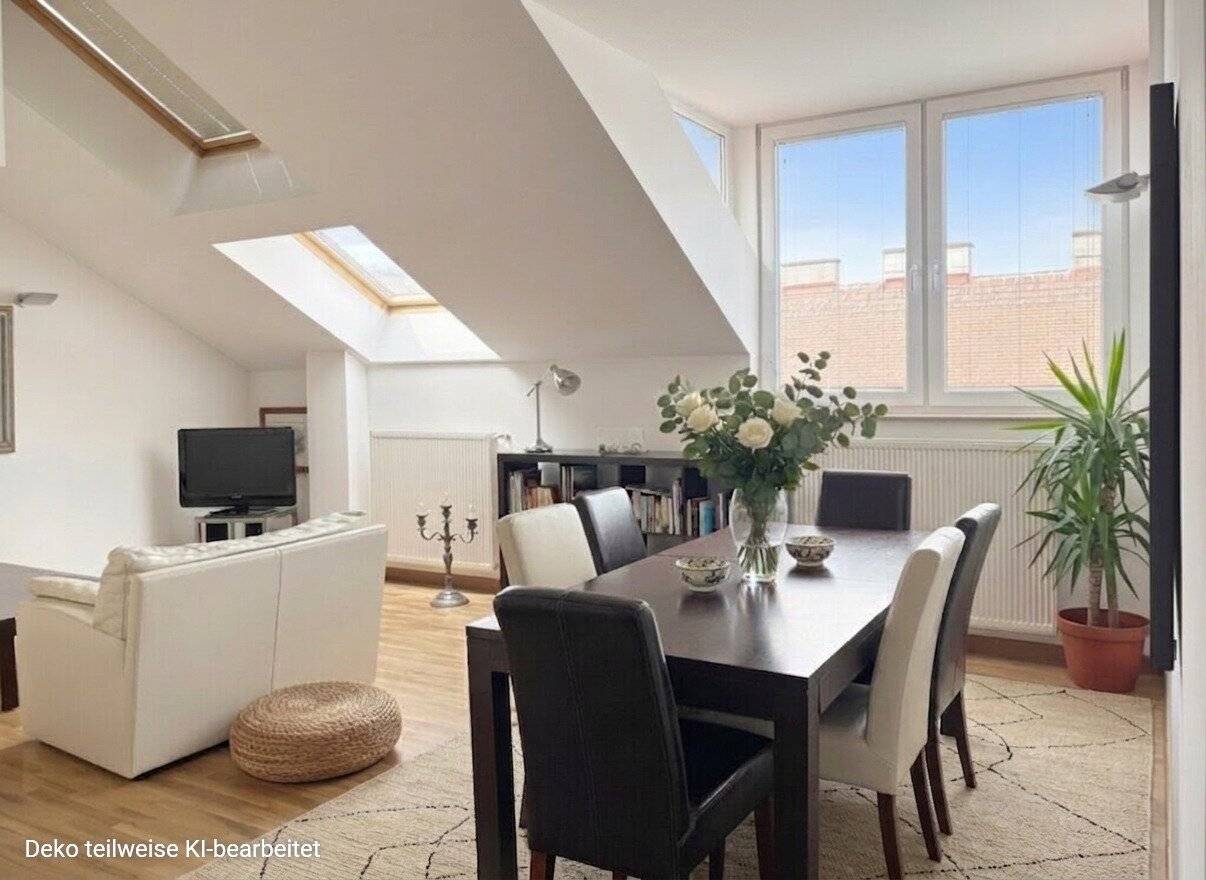 Helle Dachgeschosswohnung mit Einbauküche und Parkett