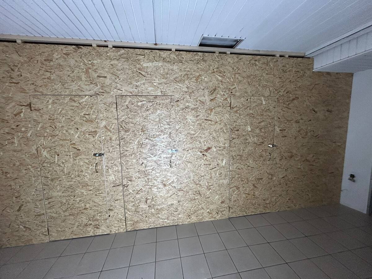 Self storage units in central location with wide doors and high ceilings