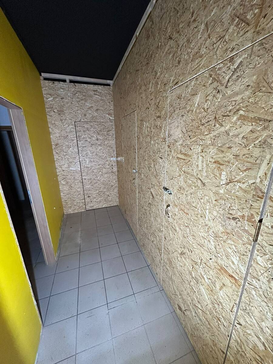 Self storage units in central location with wide doors and high ceilings