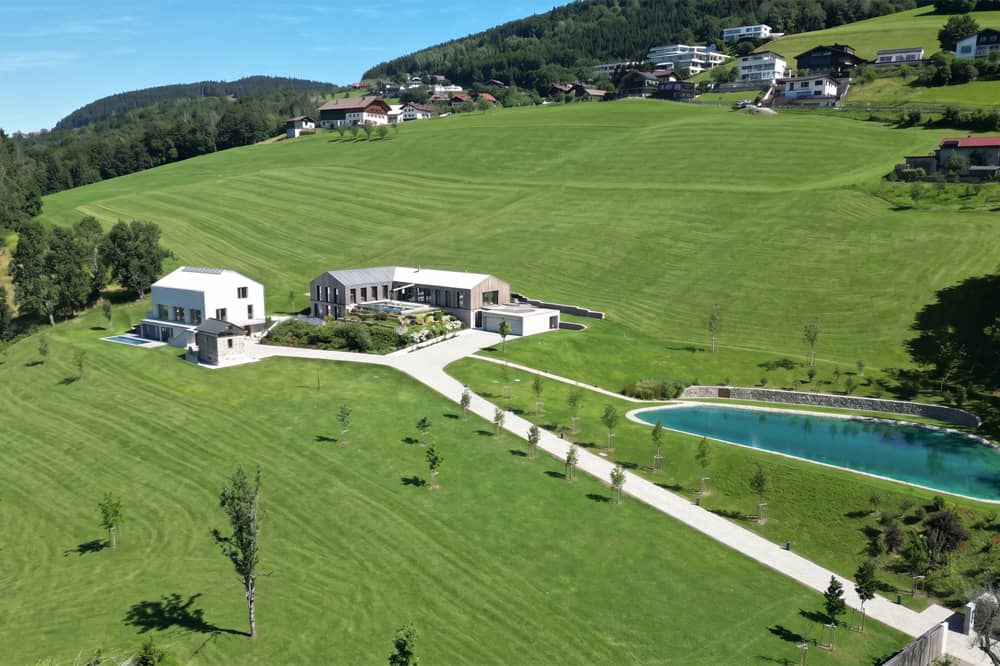 Architektenvillen mit Seeblick und eigenem Schwimmteich