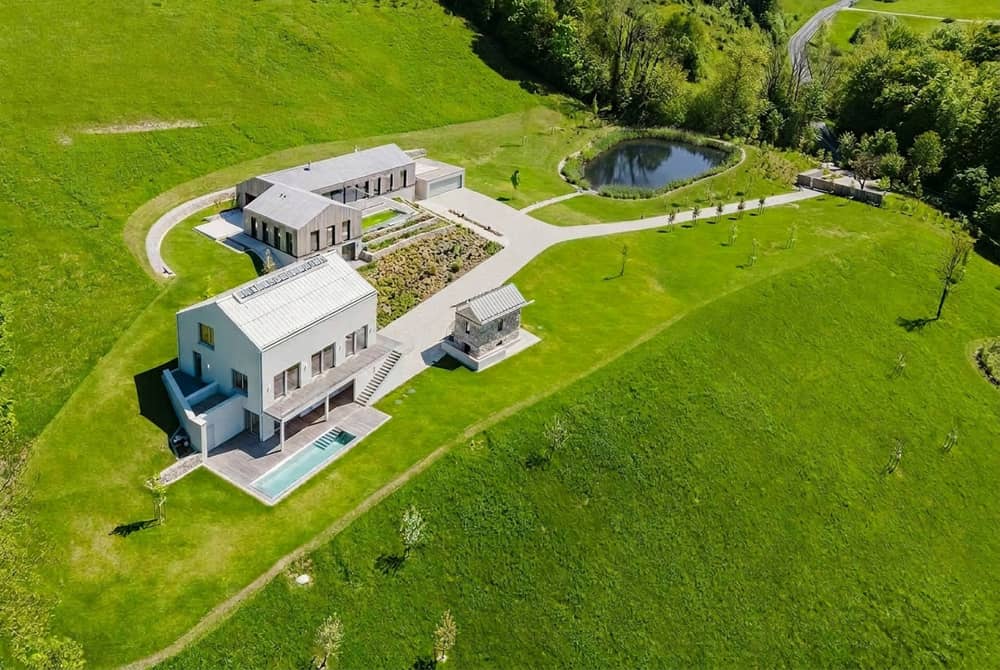 Architektenvillen mit Seeblick und eigenem Schwimmteich
