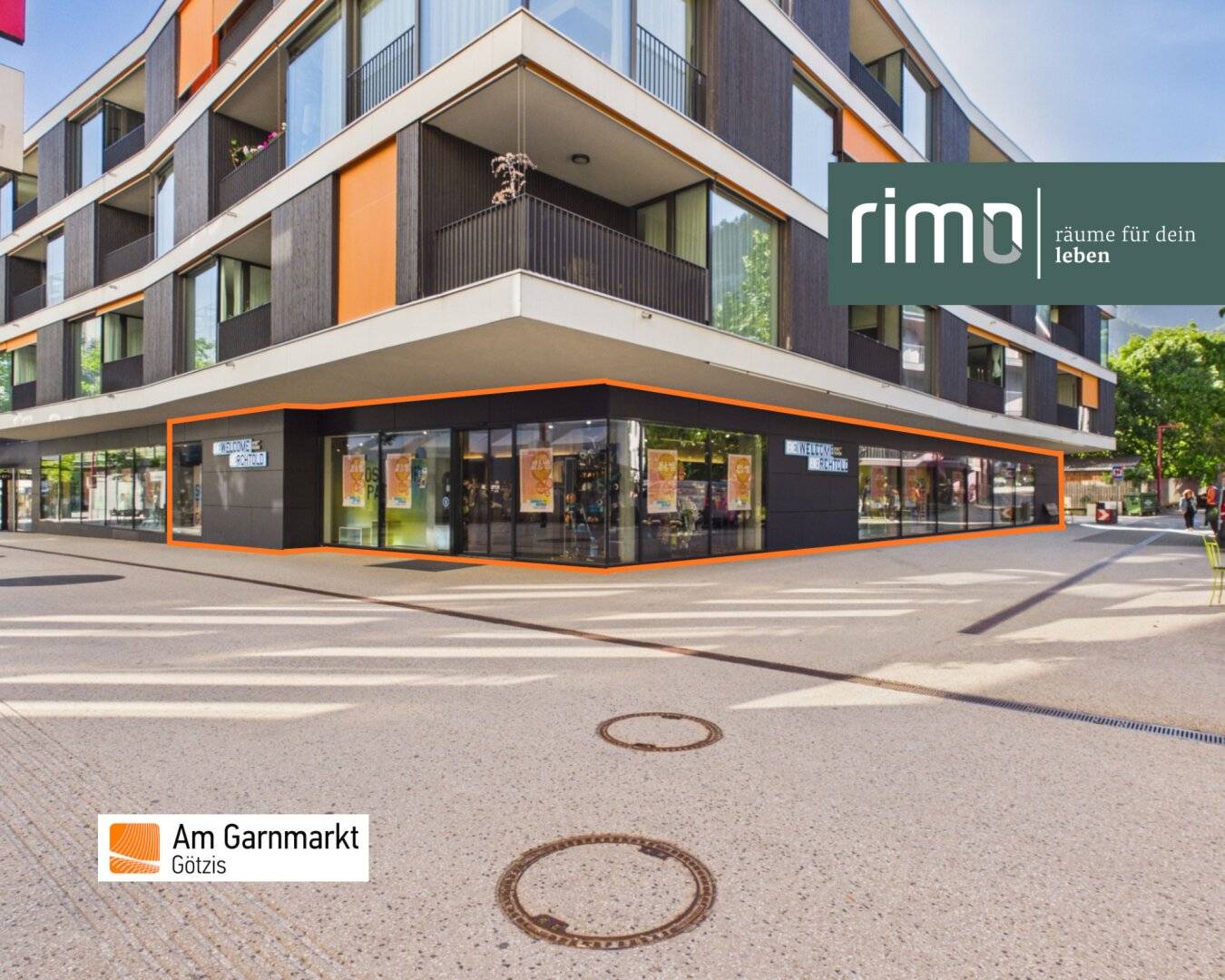 Retail space with parquet and large display windows in busy central location