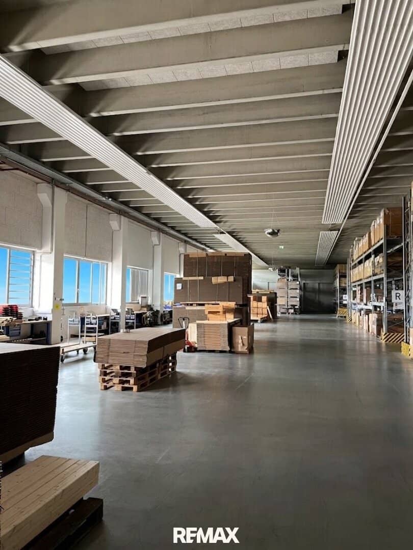 Flexible Production Hall with Office and Loading Zone in the Mühlviertel