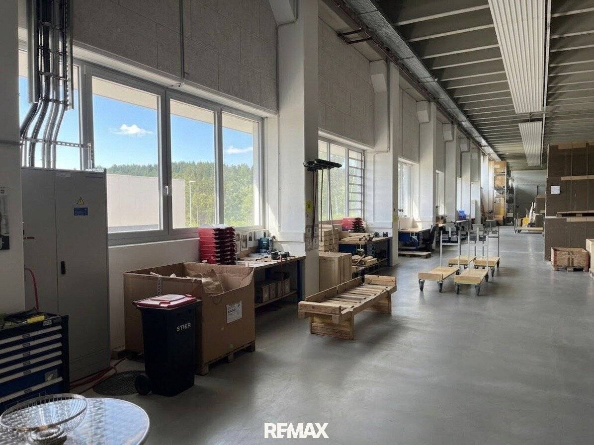 Flexible Production Hall with Office and Loading Zone in the Mühlviertel