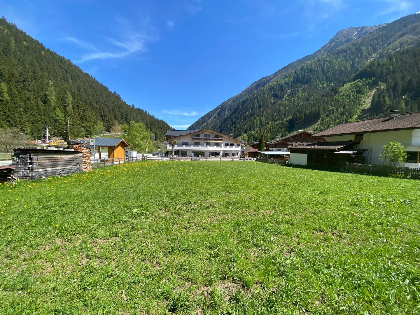 Sonninges Grundstück mit Gletscherblick in Neustift