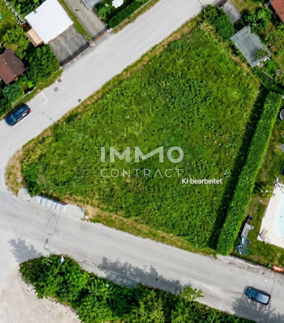 Sunny building plot in quiet residential location