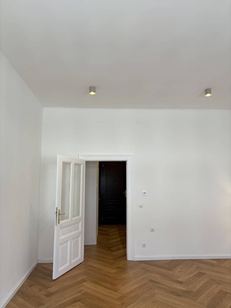 Bright apartment with herringbone parquet near Prater