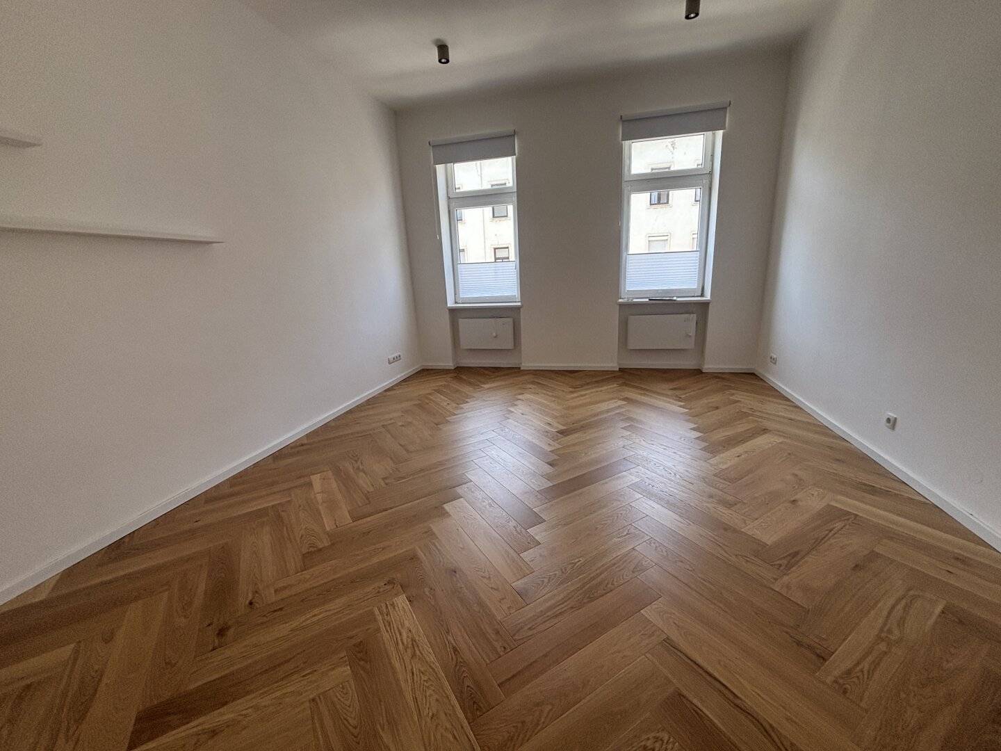 Bright apartment with herringbone parquet near Prater