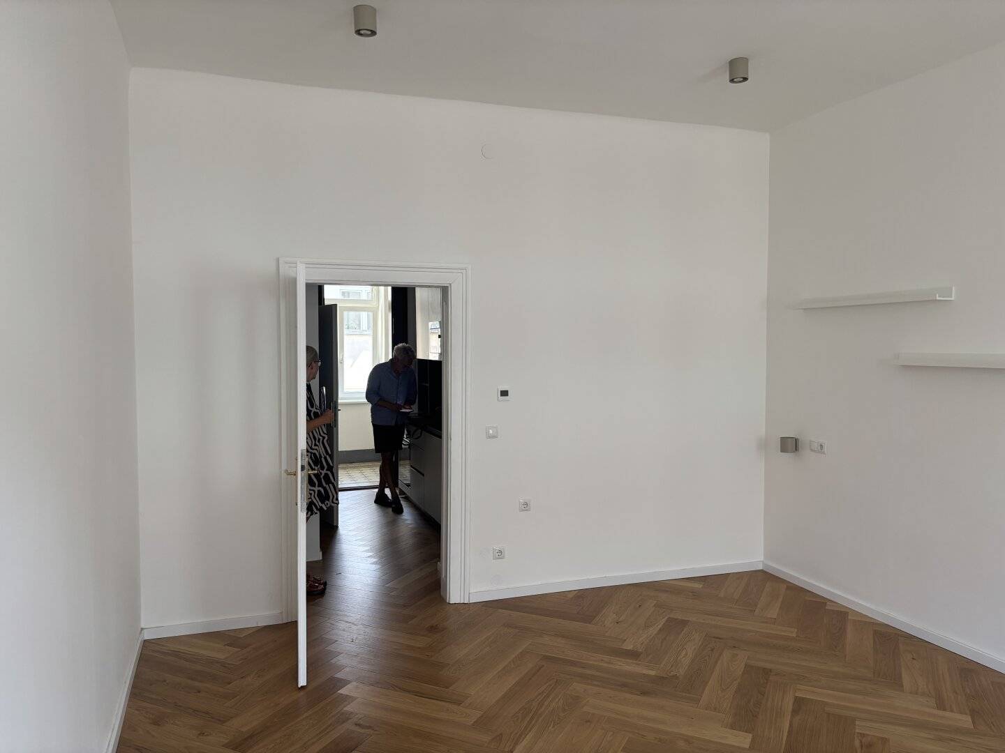 Bright apartment with herringbone parquet near Prater