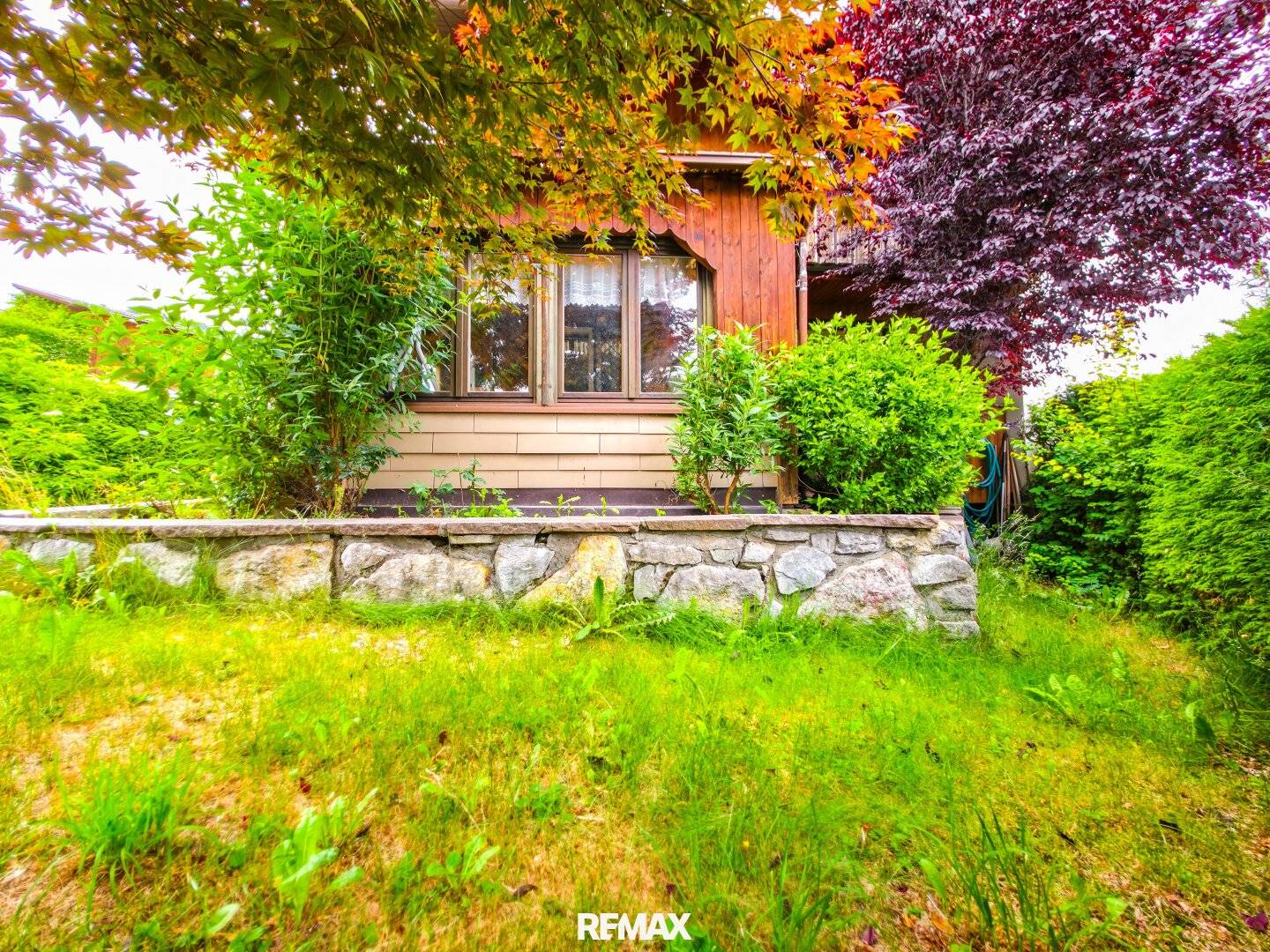 Spacious Multi-Family House with Garden and Garage in Sunny Location