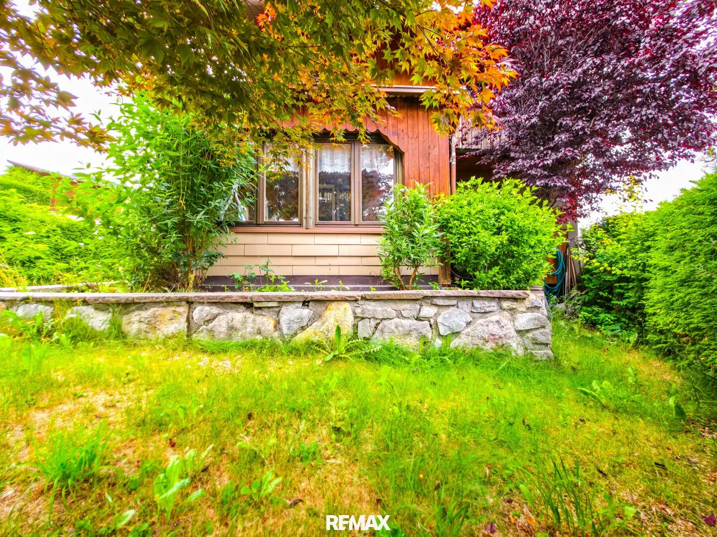 Spacious Multi-Family House with Garden and Garage in Sunny Location
