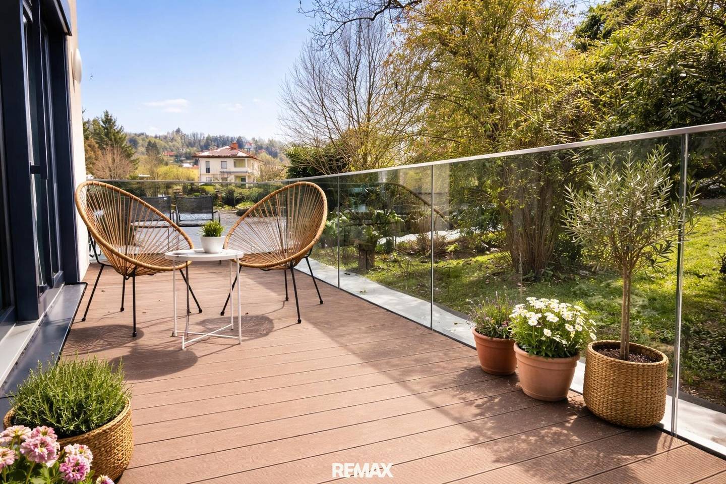 Neubauwohnung mit Balkon und Blick ins Grüne