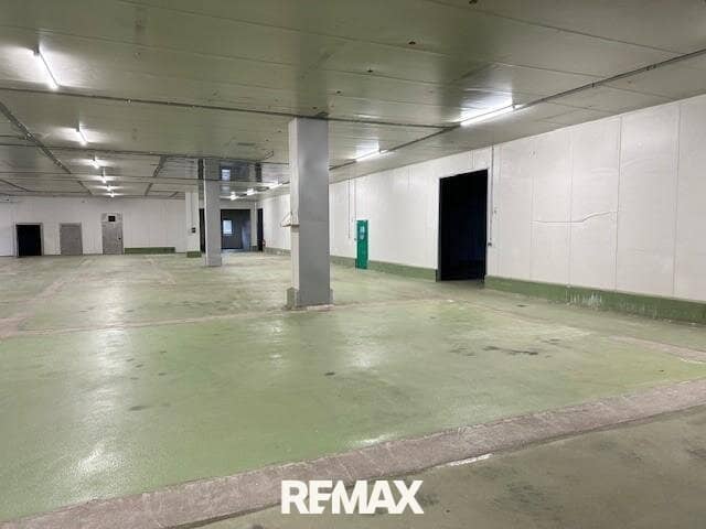 Produktionshalle mit Büro und großem Freigelände