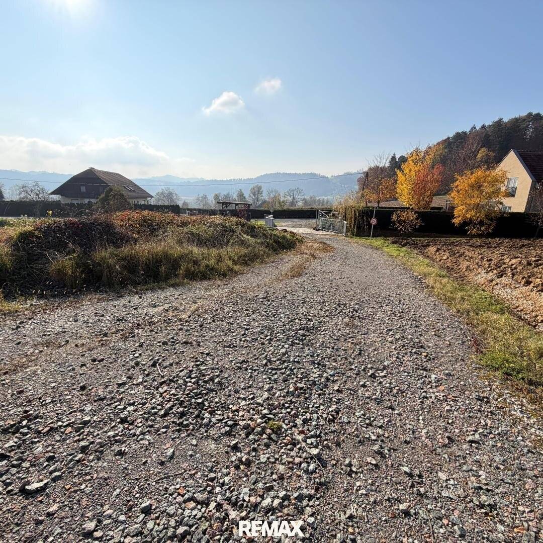 Sonniges Baugrundstück in ruhiger Lage