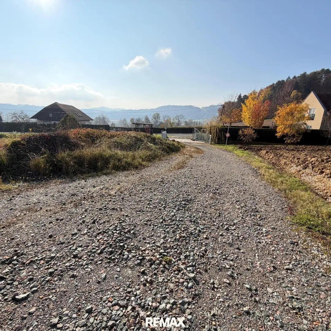Sonniges Baugrundstück in ruhiger Lage
