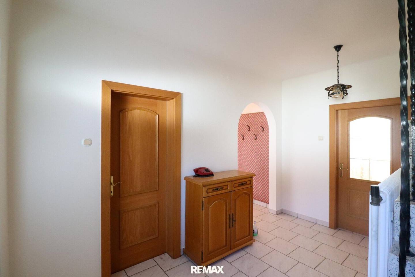 Einfamilienhaus mit Balkon und Garage in ruhiger Lage