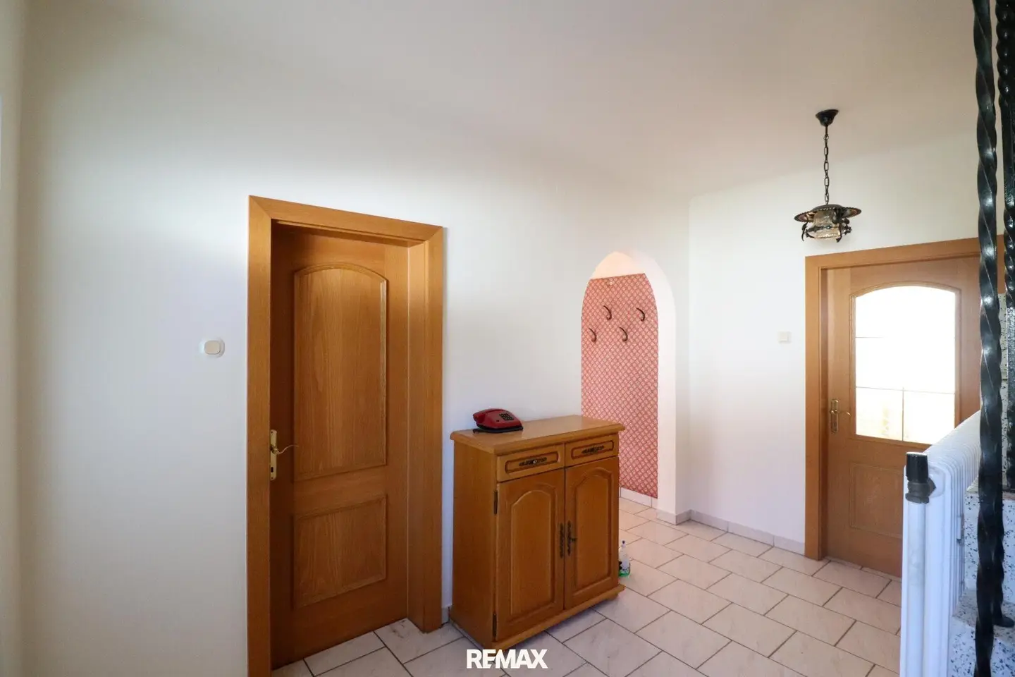 Family house with balcony and garage in quiet location