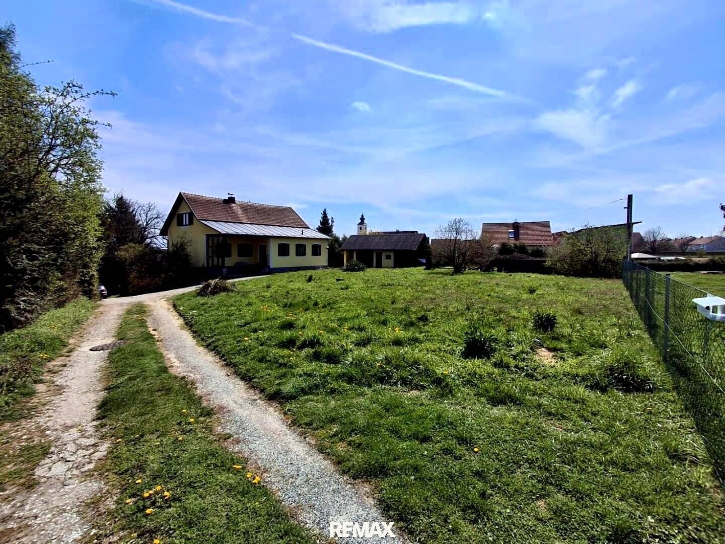 Großes Grundstück in Höhenlage mit Fernblick