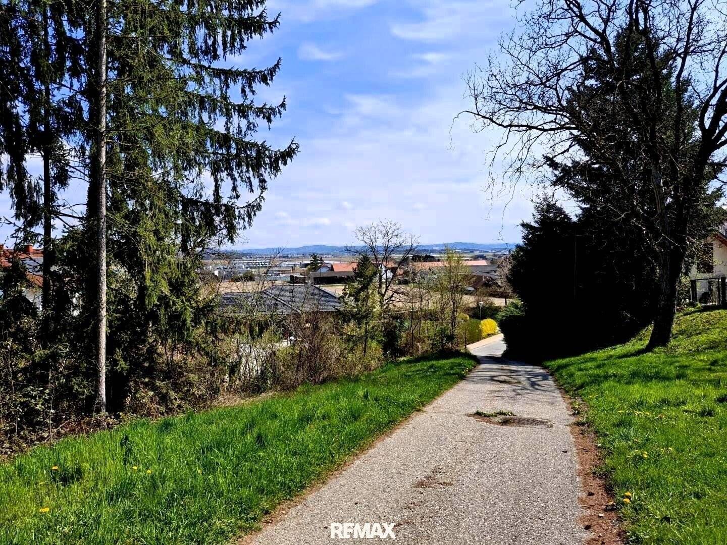 Großes Grundstück in Höhenlage mit Fernblick