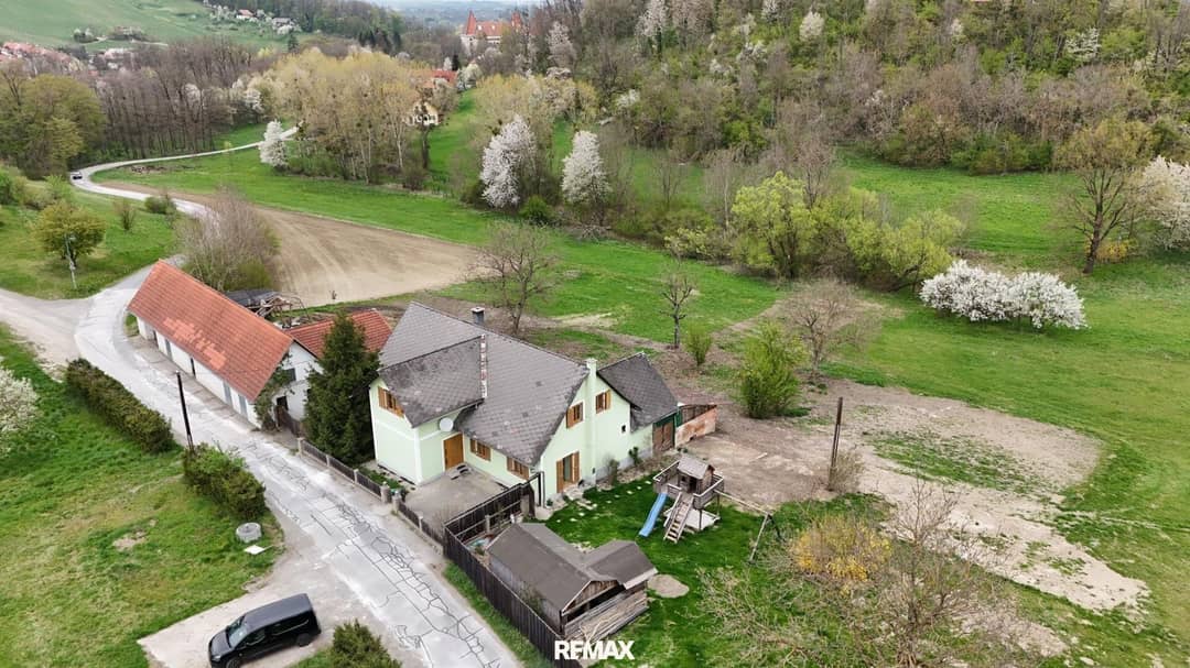 Sanierungsbedürftiges Einfamilienhaus mit großem Grundstück nahe der Südsteirischen Weinstraße