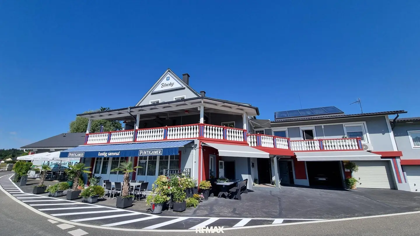 Production hall with garden and 4 garages