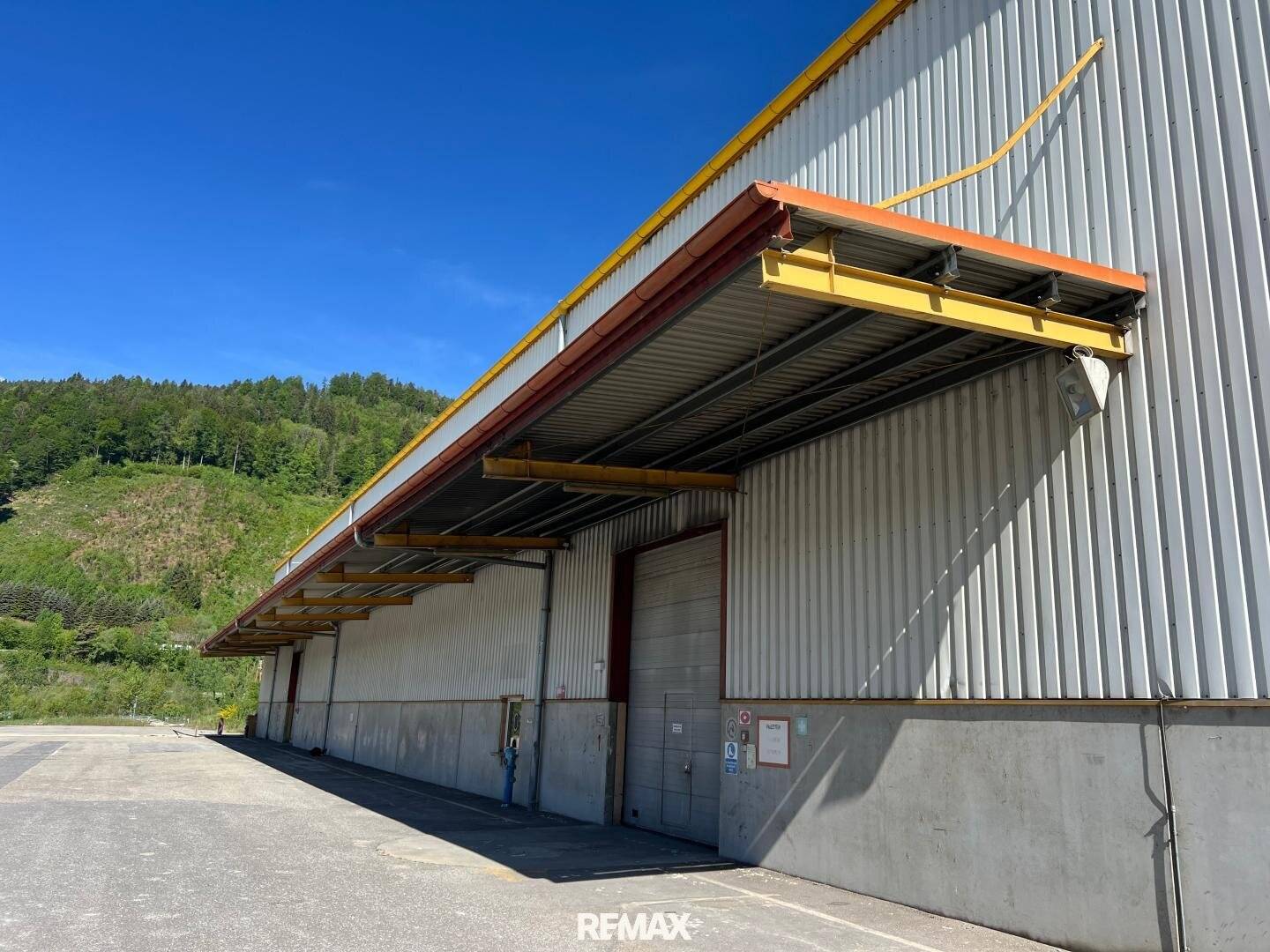 Lagerhalle mit flexibler Nutzfläche in Gewerbegebiet