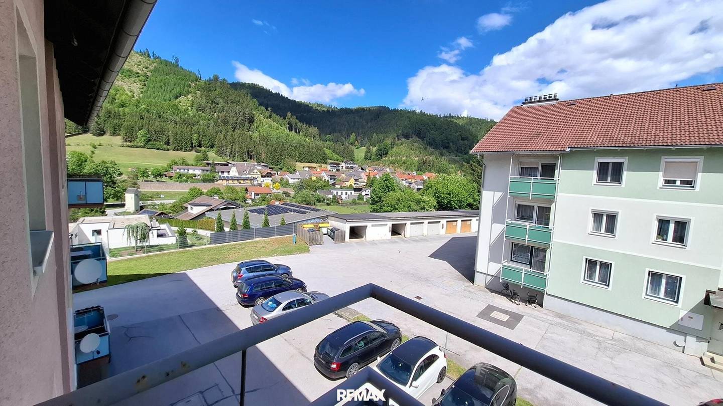 Gepflegte 2-Zimmer-Wohnung mit Balkon und Grünblick