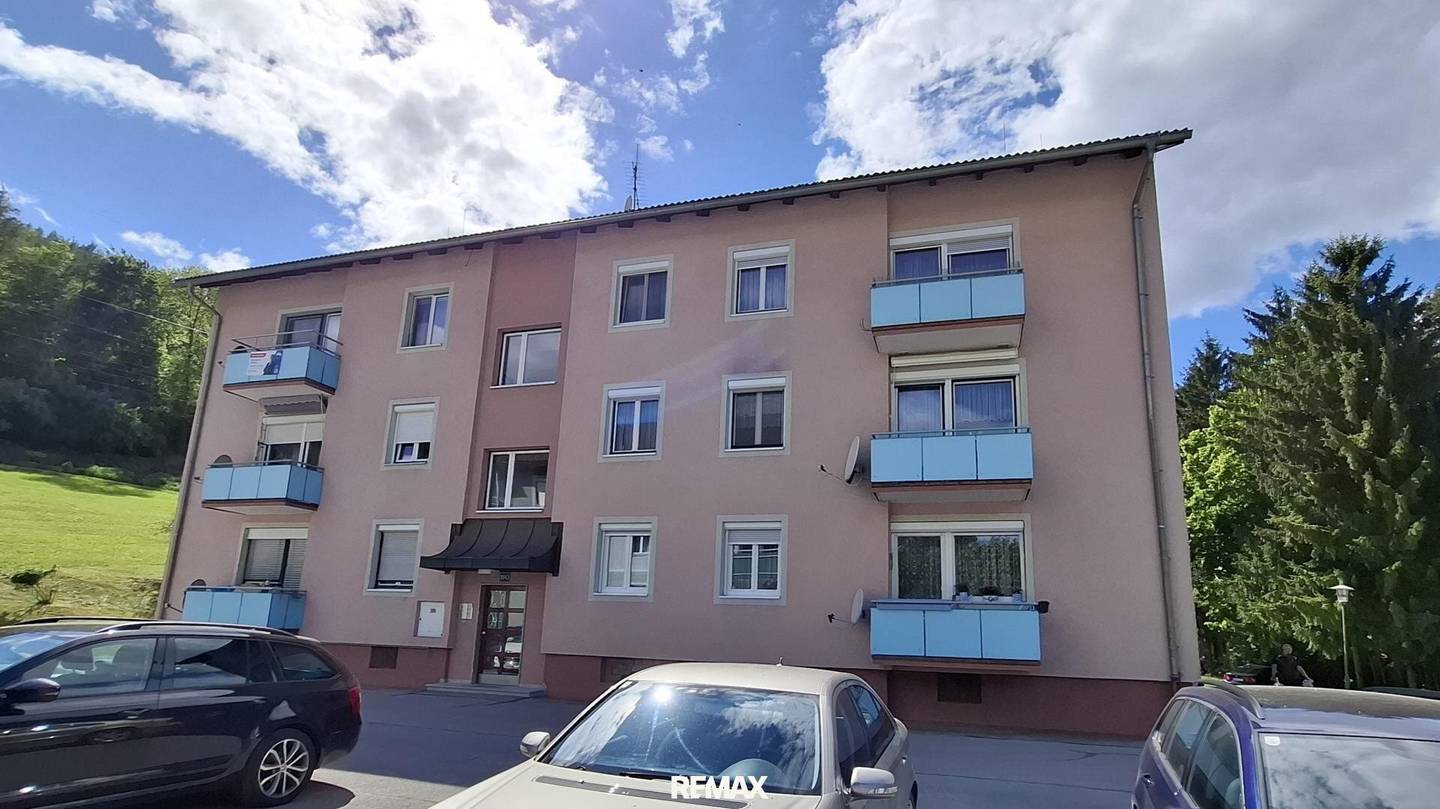 Gepflegte 2-Zimmer-Wohnung mit Balkon und Grünblick