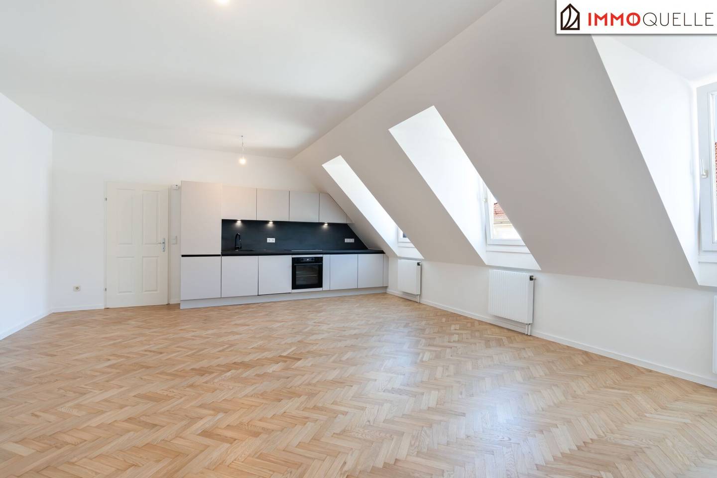 Helle Dachgeschosswohnung mit großzügiger Wohnküche und guter Anbindung
