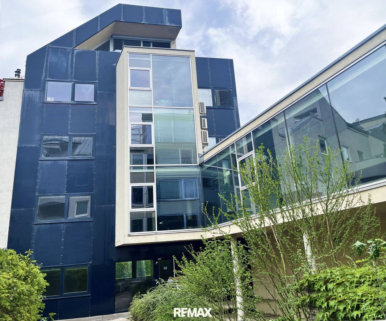 Modern medical building with rooftop terrace and underground parking
