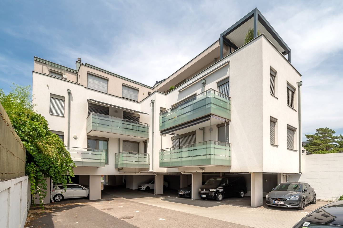 Helle 2 Zimmer Wohnung mit Loggia und Aufzug