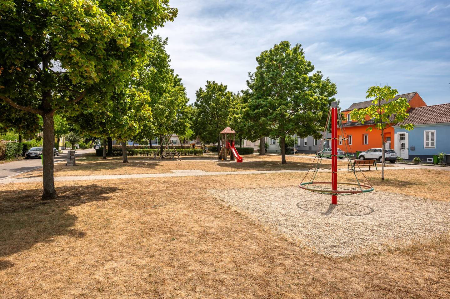 Helle 2 Zimmer Wohnung mit Loggia und Aufzug