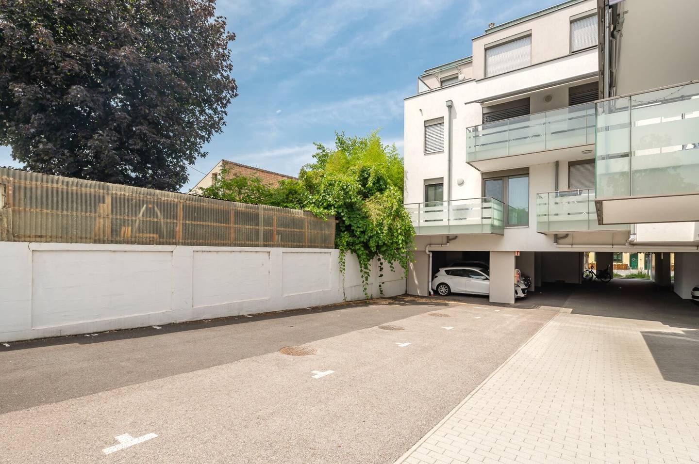 Helle 2 Zimmer Wohnung mit Loggia und Aufzug