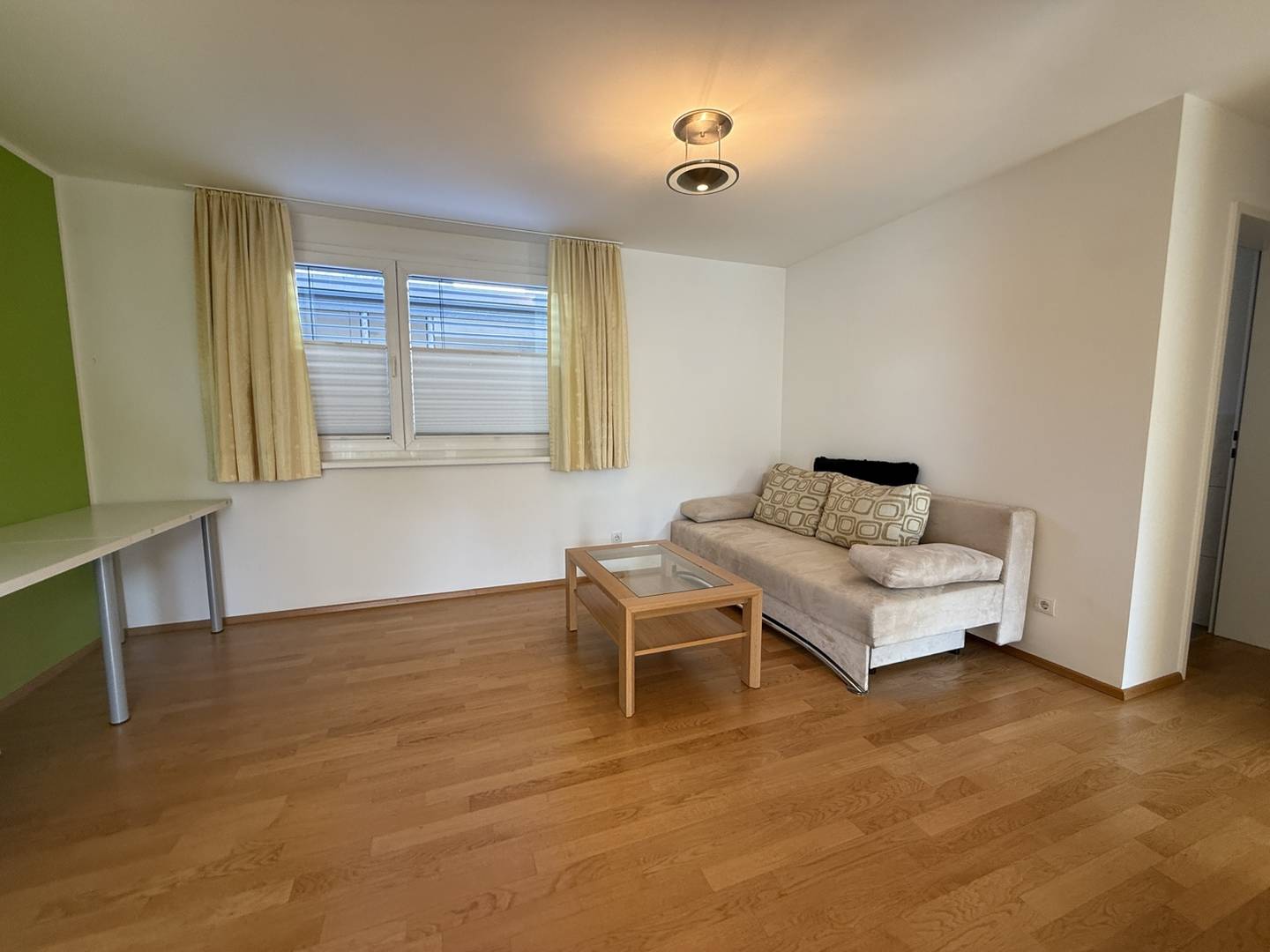 Erdgeschosswohnung mit Garten und Wintergarten