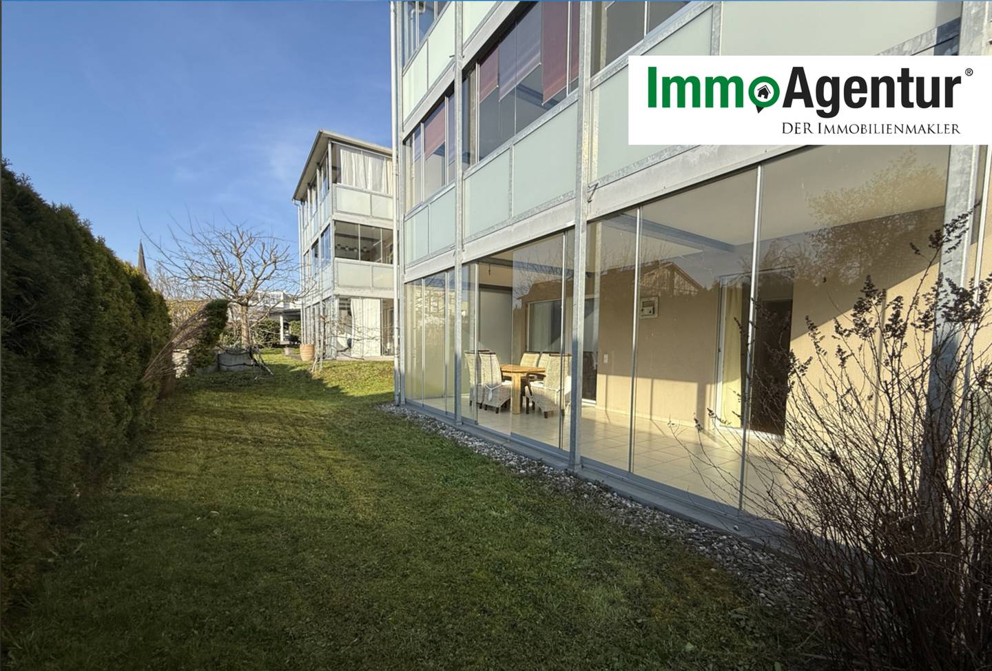 Erdgeschosswohnung mit Garten und Wintergarten