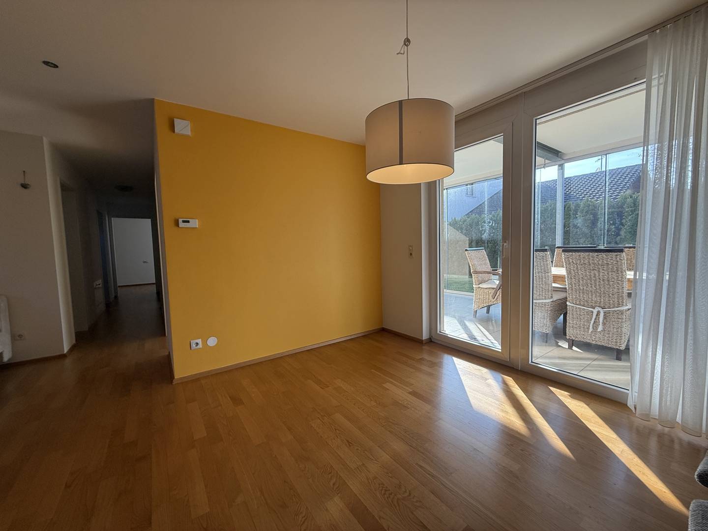Erdgeschosswohnung mit Garten und Wintergarten