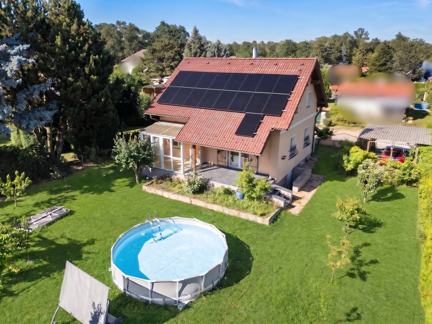 Einfamilienhaus mit Terrasse und Garten in ruhiger Grünlage