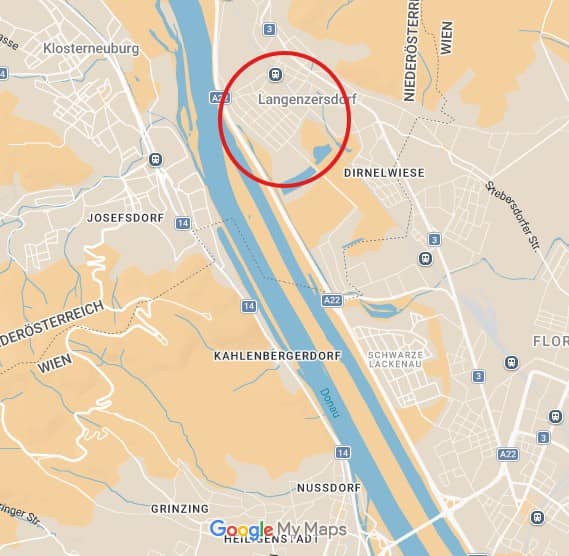 Stilvolle Dachgeschosswohnung mit Parkett und Blick ins Grüne