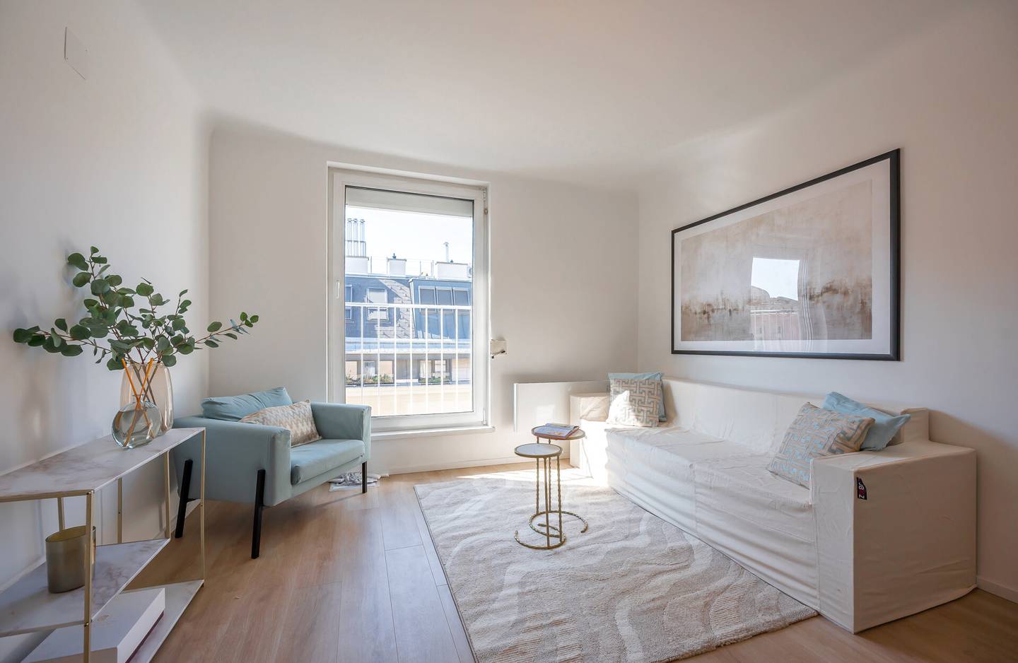 Bright 2 room apartment with elevator and south facing orientation