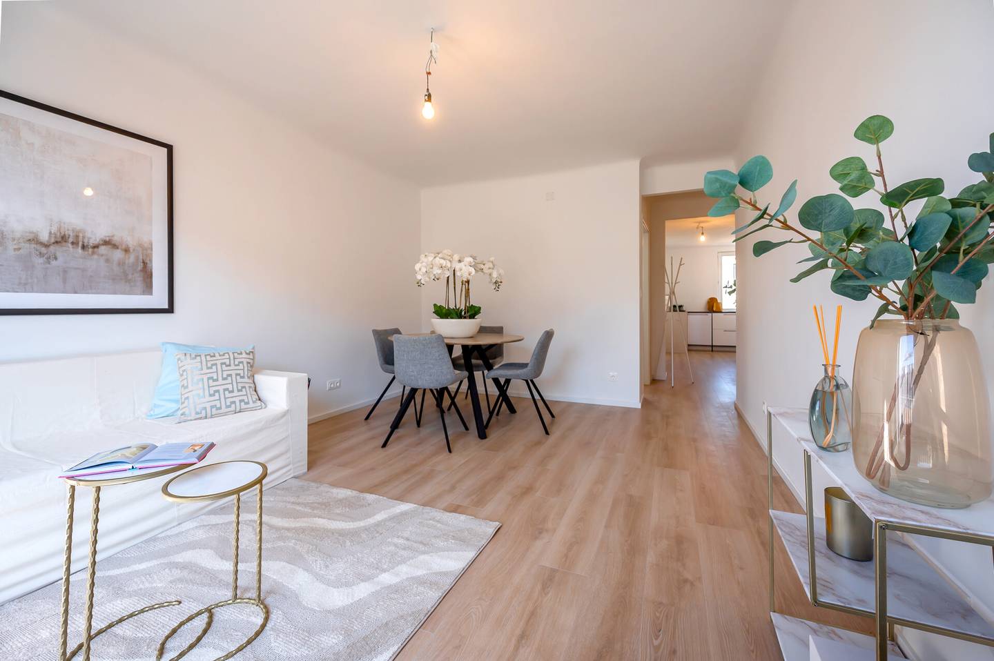 Bright 2 room apartment with elevator and south facing orientation