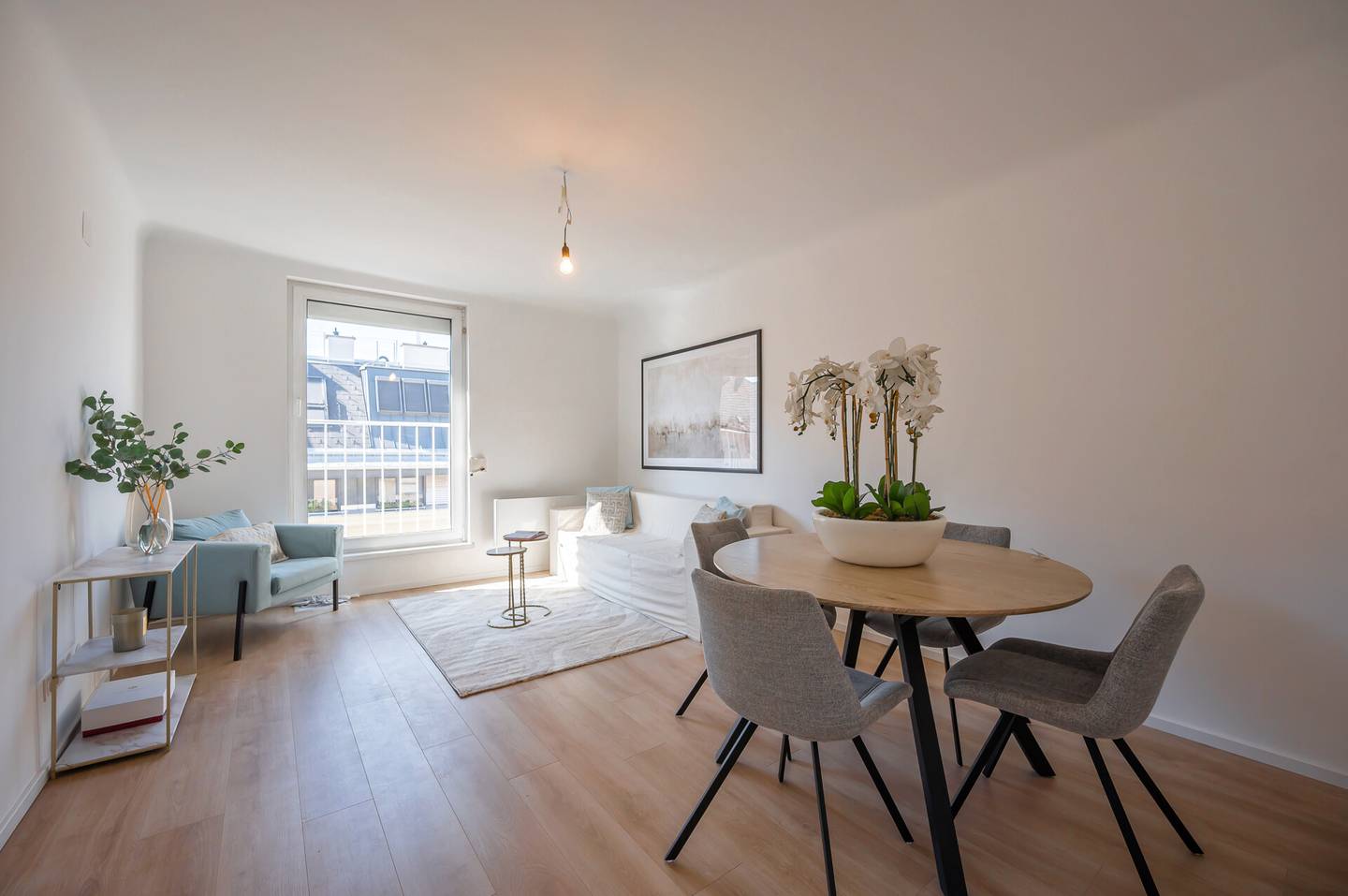 Bright 2 room apartment with elevator and south facing orientation