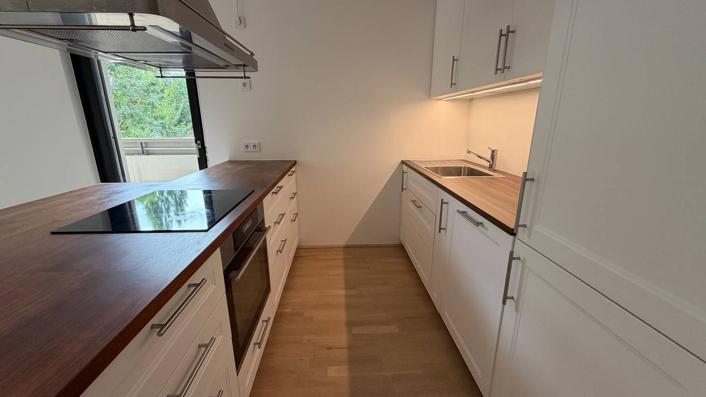 Neubauwohnung mit Terrasse und Blick in den Otto-Benesch-Park