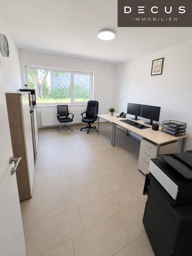 Modern office unit with optional outdoor space in Eibesbrunn