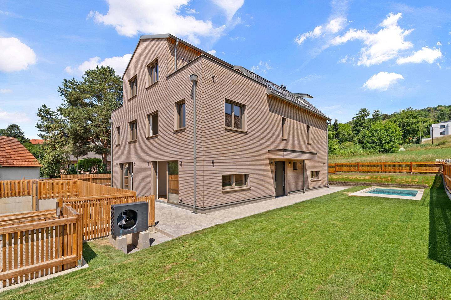 Neubau Doppelhaushälfte mit Pool und Garten in Klosterneuburg