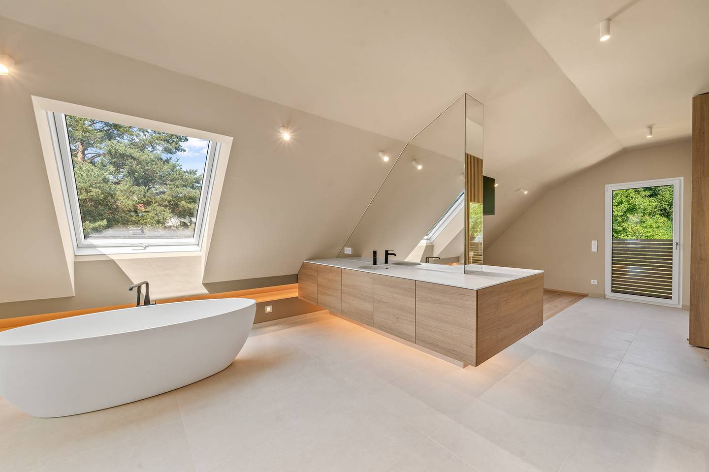 Neubau Doppelhaushälfte mit Pool und Garten in Klosterneuburg