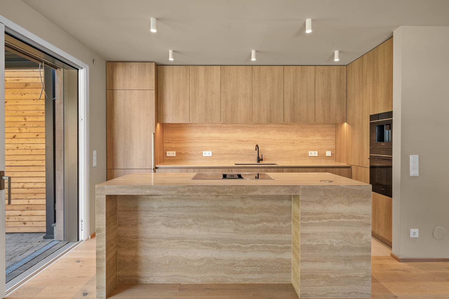 Neubau Doppelhaushälfte mit Pool und Garten in Klosterneuburg