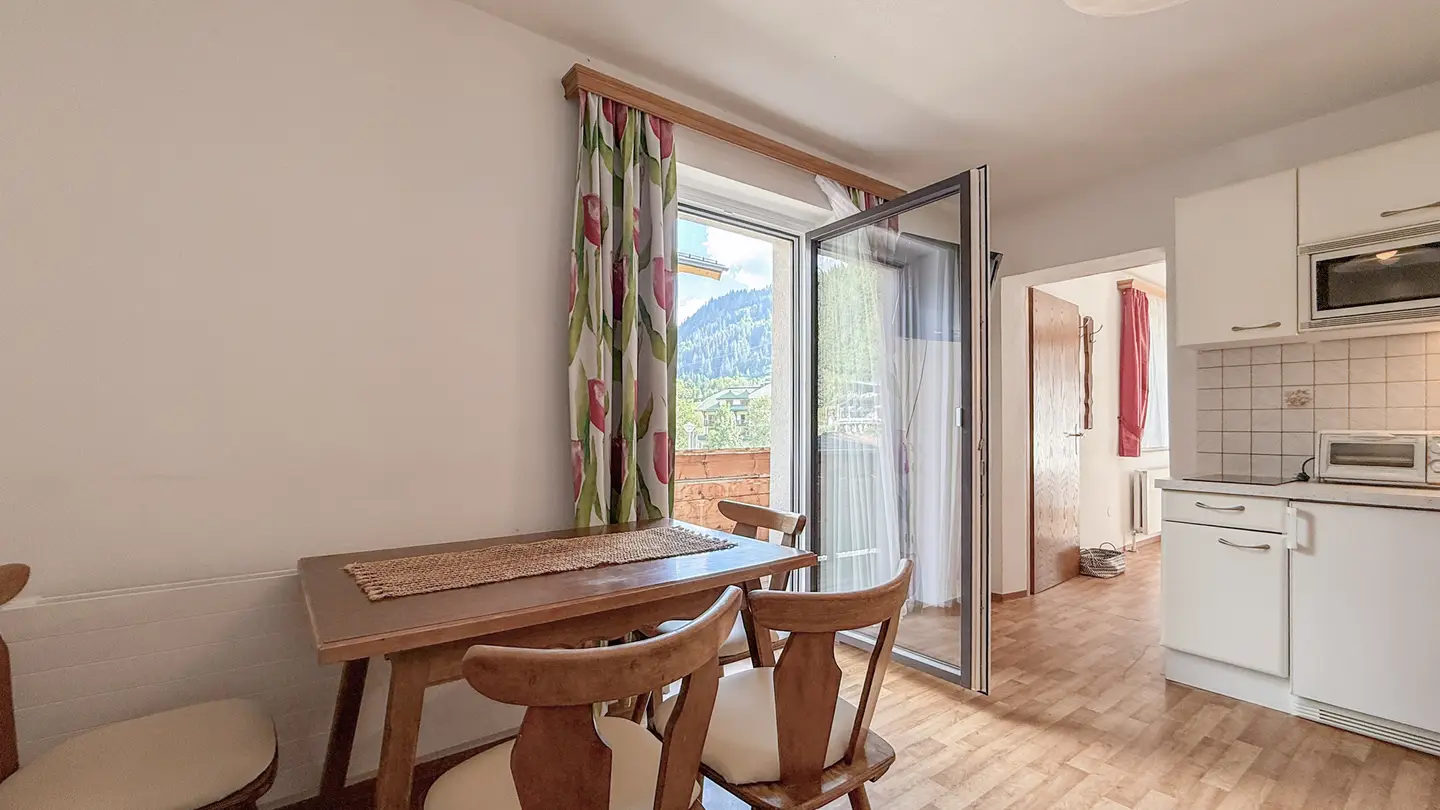 Sanierte 2 Zimmer Wohnung mit Balkon und Bergblick